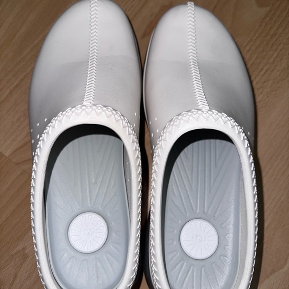 Ugg rubber white slip on in a size 8 - Picture 1 of 4